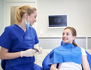 Dentist in Virginia Beach preparing a patient for wisdom tooth extraction 
